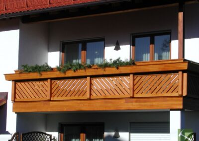 Balkon und Geländer aus Holz – Ueberberg Engelskirchen