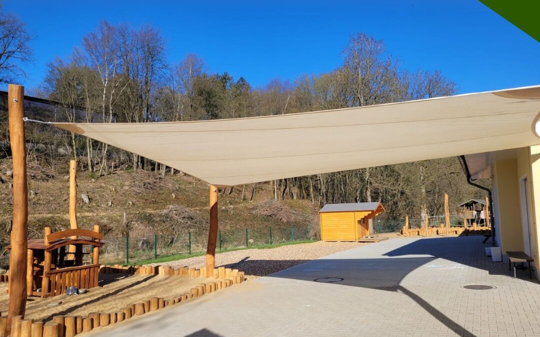 Kindergarten-Spielplatzgestaltung mit sicheren und kreativen Holzspielgeräten in Engelskirchen
