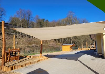 Kindergarten-Spielplatzgestaltung mit sicheren und kreativen Holzspielgeräten in Engelskirchen