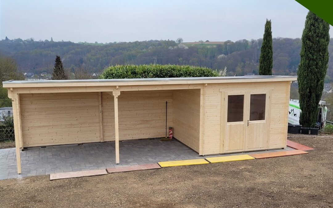 Modernes Gartenhaus mit viel Stauraum und stilvoller Holzgestaltung in Engelskirchen