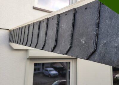 Fachgerechte Carport-Reparatur mit Pfostenersatz und Schieferblende in Engelskirchen
