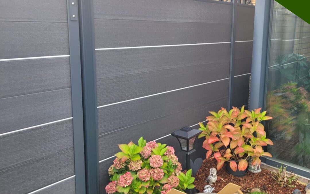 Moderner Sichtschutz und Toranlage aus WPC für stilvollen Gartenschutz in Engelskirchen