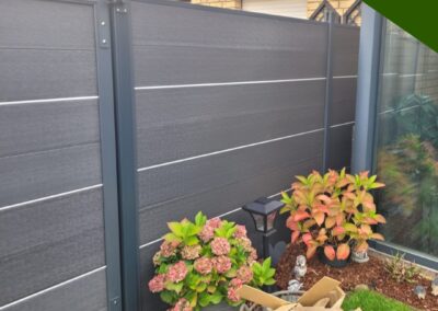 Moderner Sichtschutz und Toranlage aus WPC für stilvollen Gartenschutz in Engelskirchen