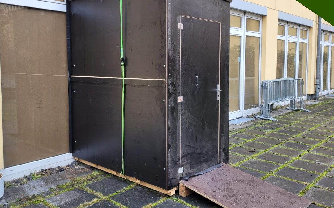 Maßgefertigte Holzlösung für effiziente Logistik bei Karnevalsveranstaltung in Engelskirchen