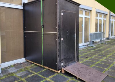 Maßgefertigte Holzlösung für effiziente Logistik bei Karnevalsveranstaltung in Engelskirchen