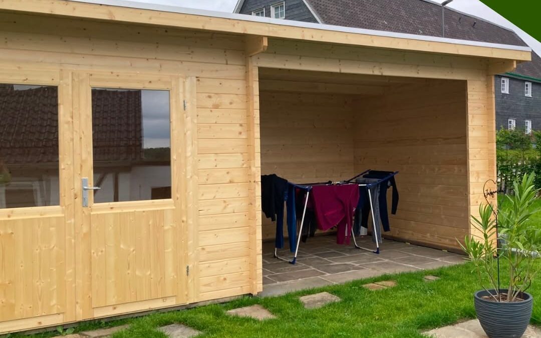 Modernes Gartenhaus mit Unterstand in Engelskirchen