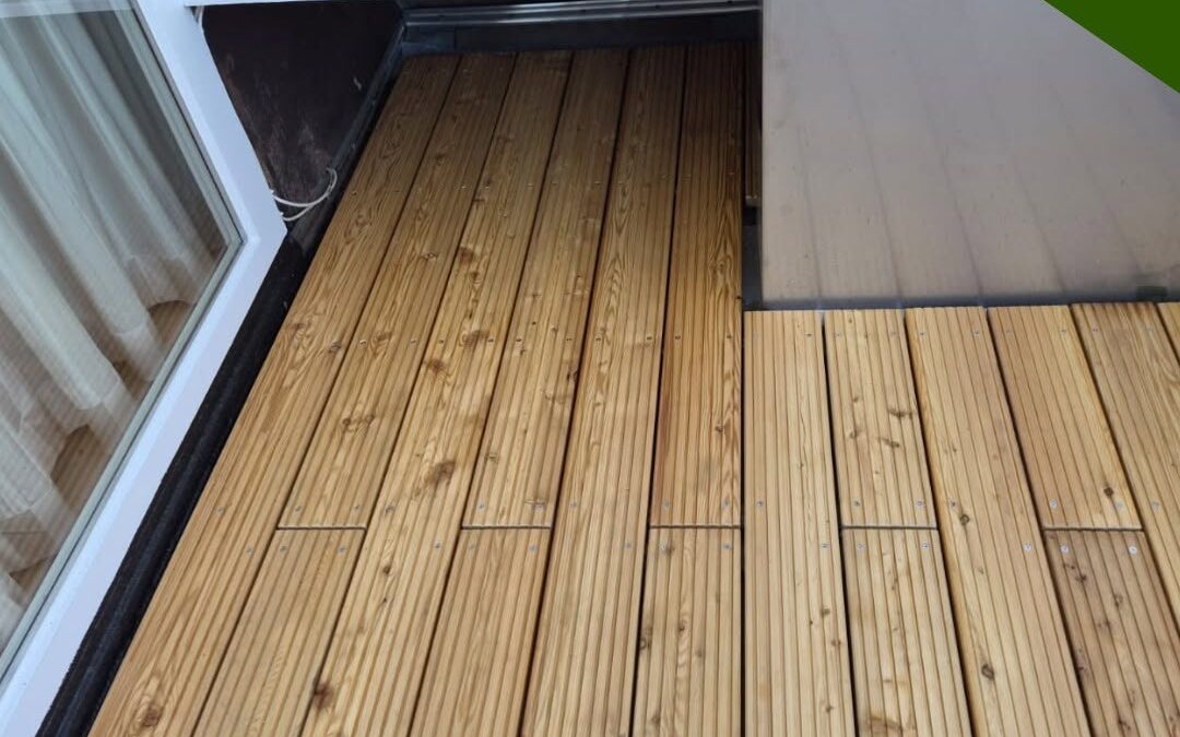 Neue Holzterrasse am Balkon mit Weitsicht in Engelskirchen