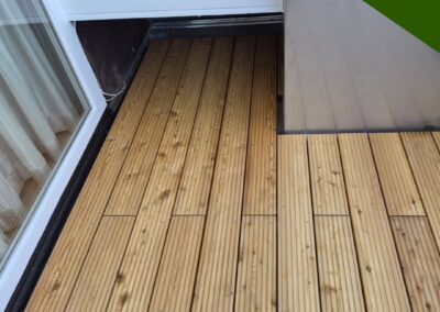 Neue Holzterrasse am Balkon mit Weitsicht in Engelskirchen