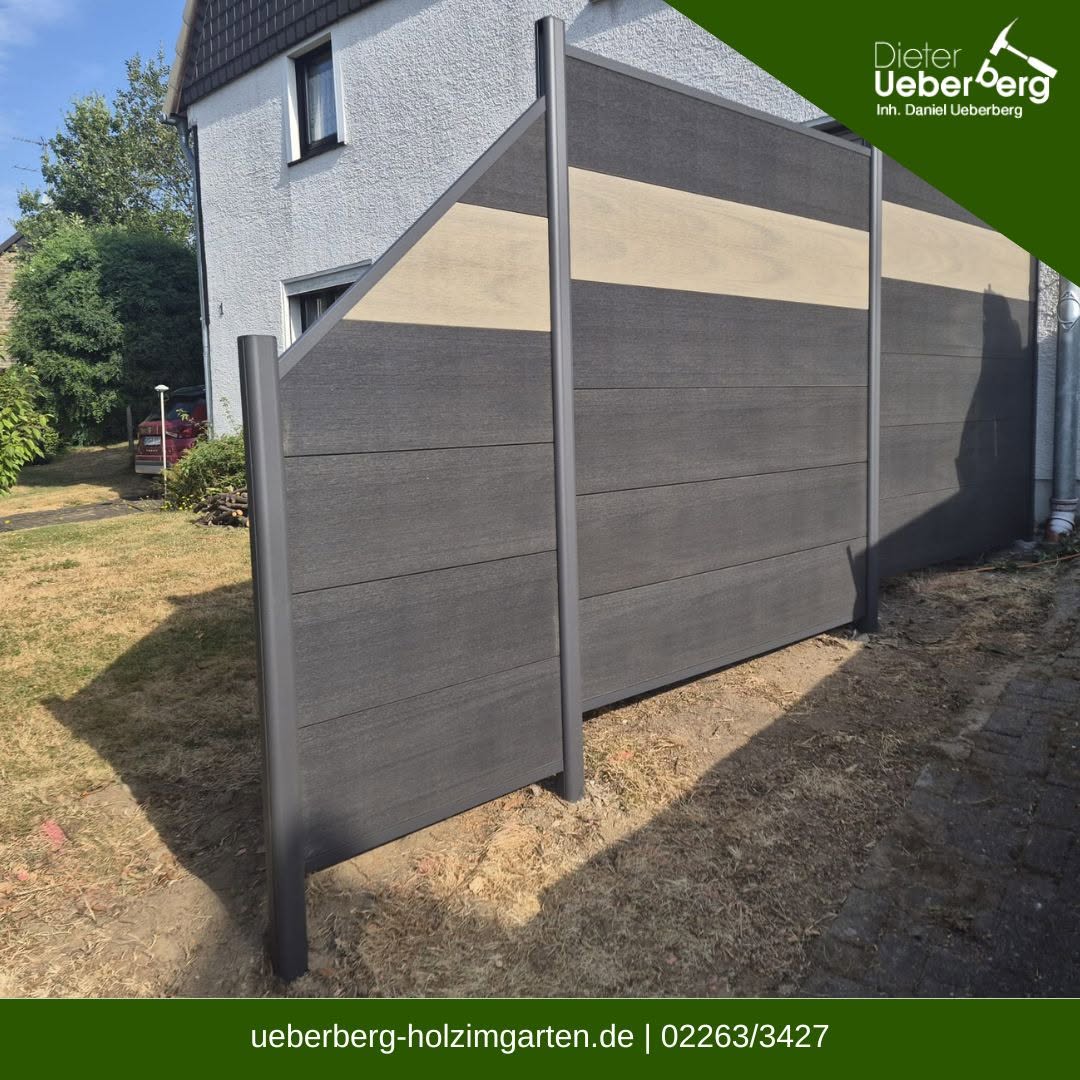 Moderner WPC Sichtschutz mit Dekorstreifen in Lindlar – Projekt von Ueberberg Holz im Garten aus Engelskirchen, Oberbergischer Kreis