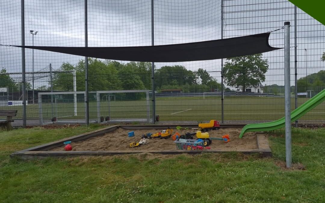 Neues Sonnensegel für Sandkasten am Sportplatz in Engelskirchen