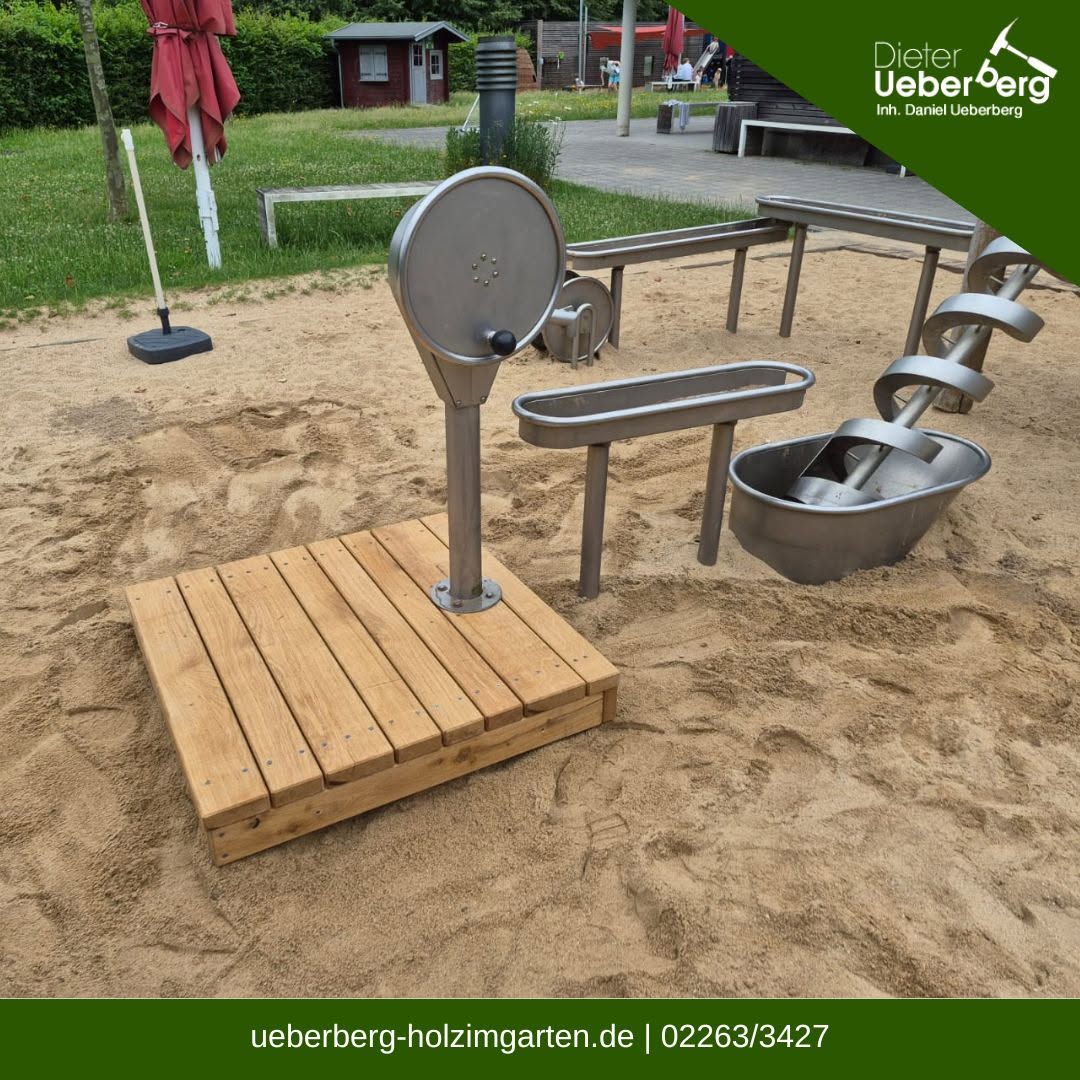 Erneuertes Spielplatz-Podest nach Reparatur in Gummersbach, Oberbergischer Kreis – Ueberberg Holz im Garten, Engelskirchen
